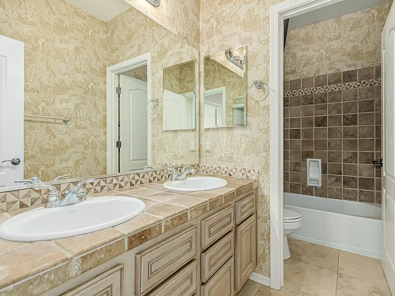 4878 S Fresno St — Photo 49