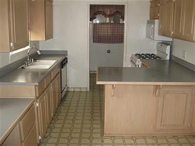 4th image of 5845 Beech Ave