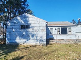 116 Chestnut Ln, Angola, NY 14006