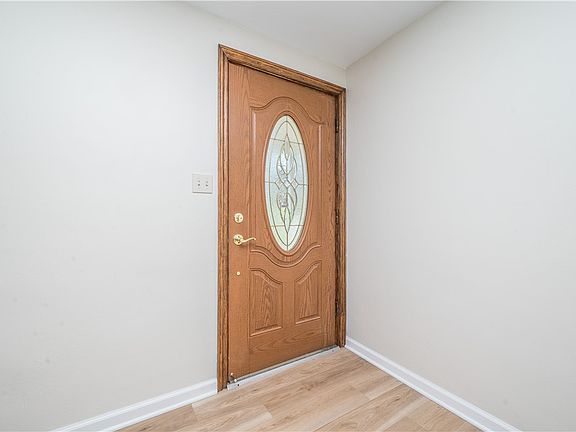 3rd image of 101 Meadow St