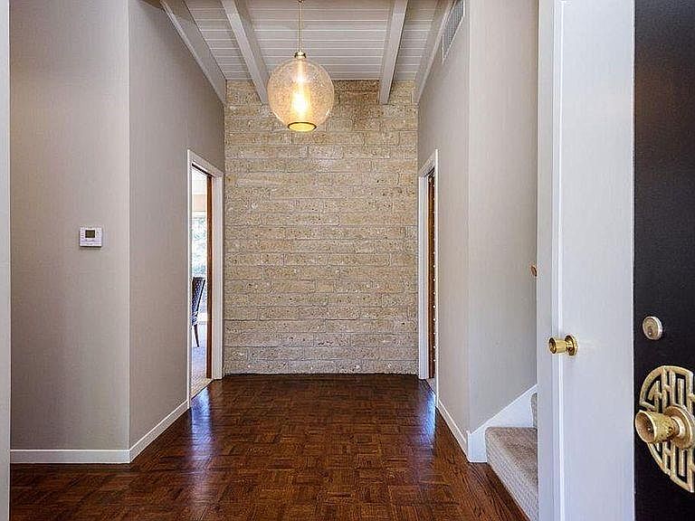 1st image of 143 Los Robles Dr