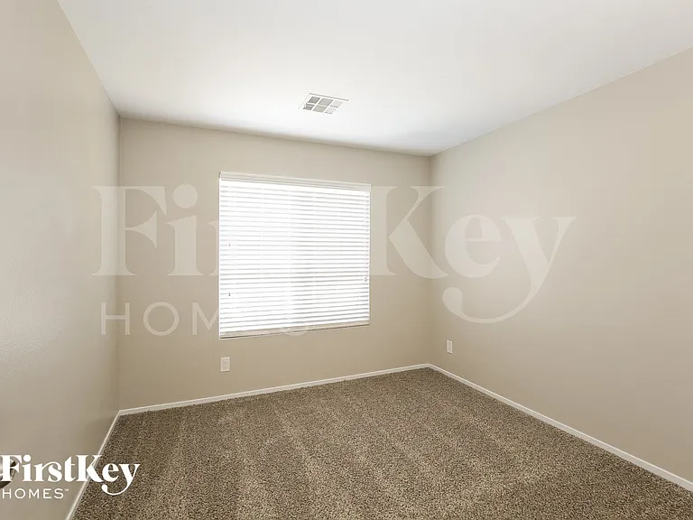 800 Coliseum Ln — Photo 12