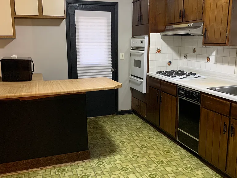632 Church St NW — Photo 8