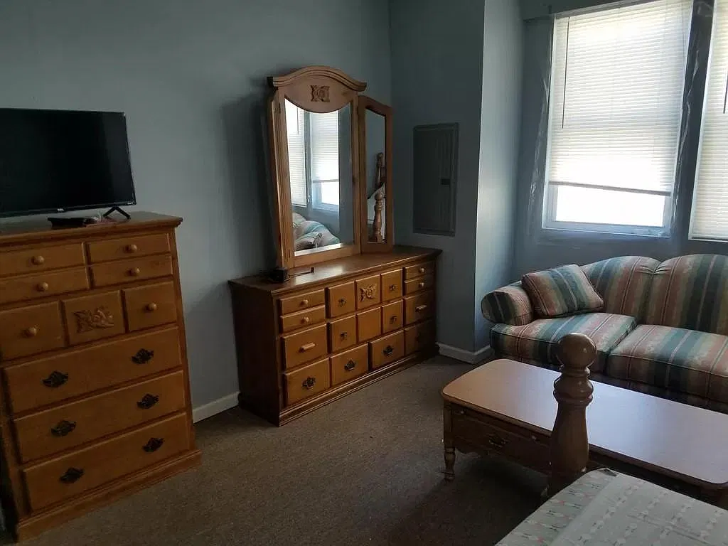 3 bed, 750 sqft, $1,200 — Photo 4