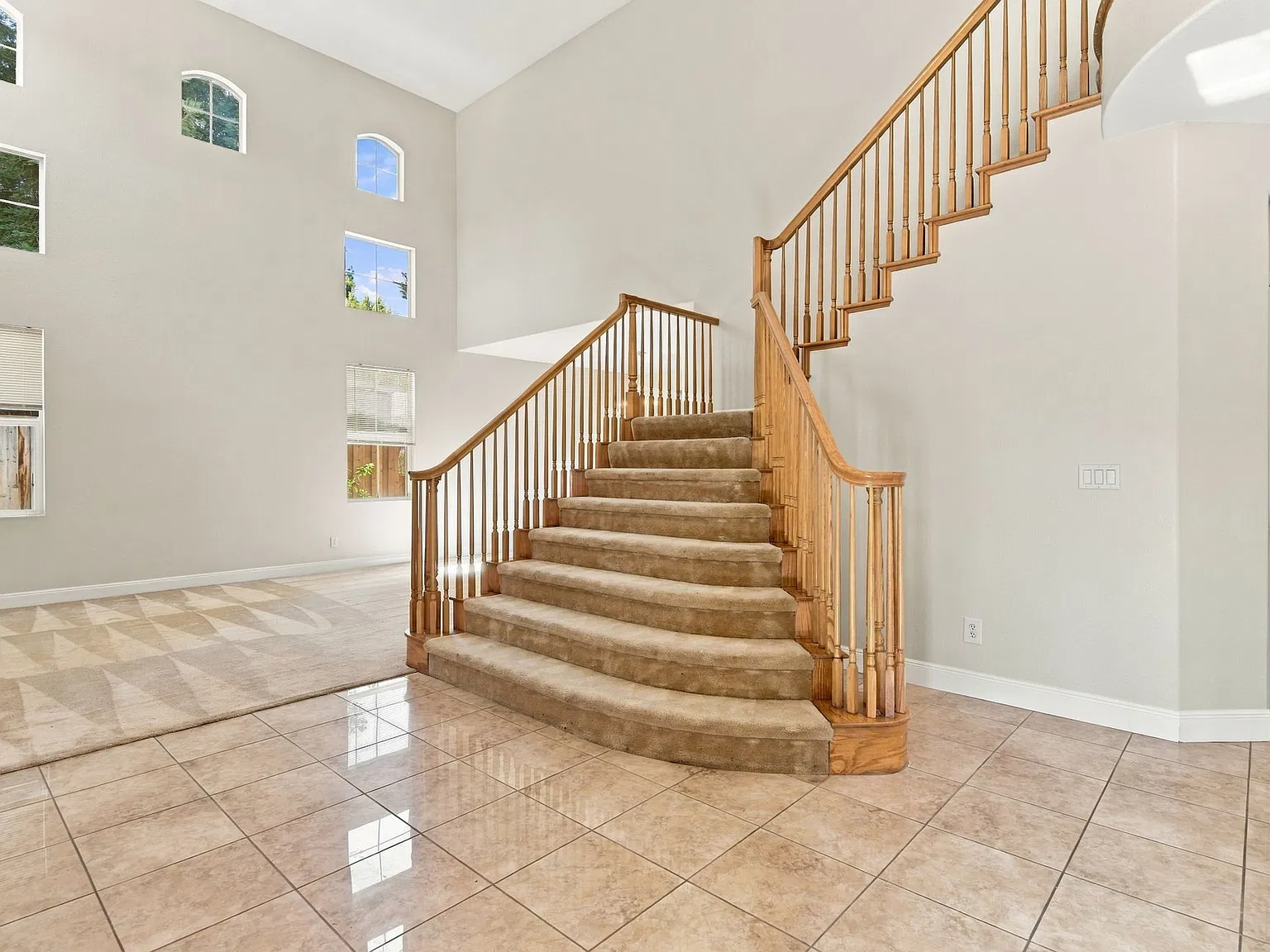 4 bed, 3186 sqft, $6,300 — Photo 3