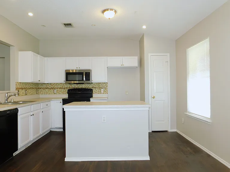 1648 Crown Point Dr — Photo 9