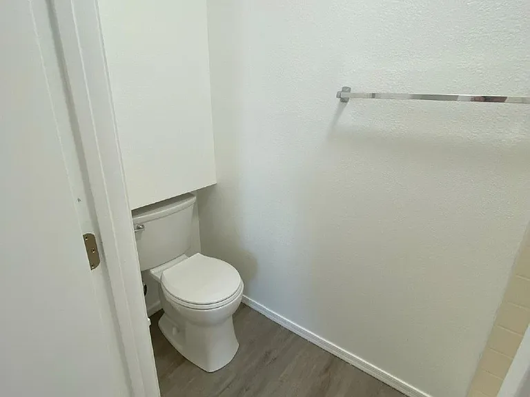 1559 Courtney Place — Photo 32