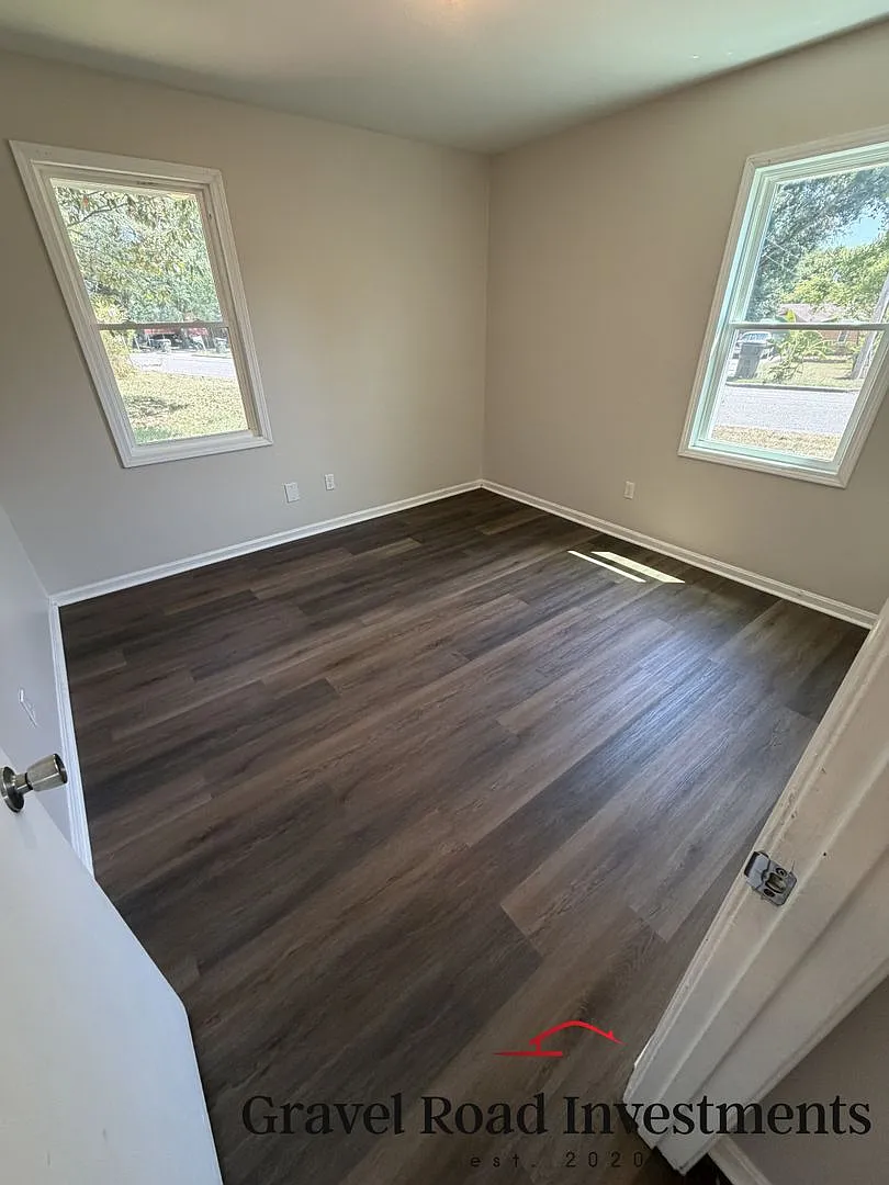 Beautifully Remodeled 4 Bedroom, 2 Bathroom Home for Rent — Photo 4