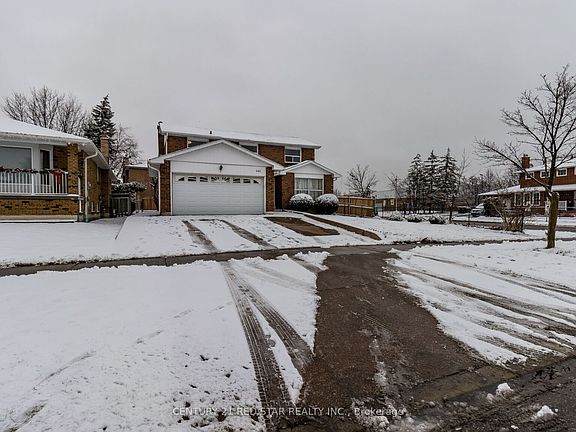 3rd image of 440 Rutherford Rd N