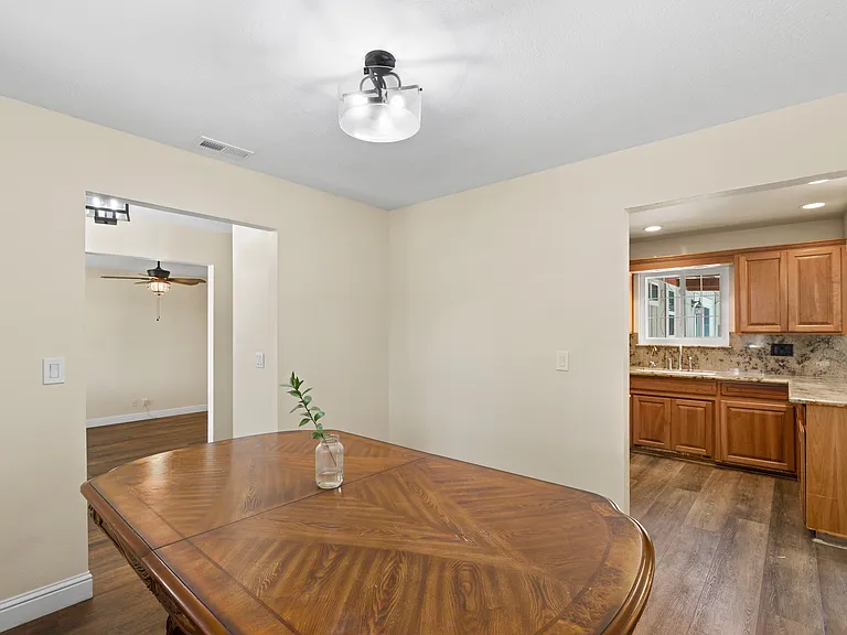 2226 Paloma Ave — Photo 8
