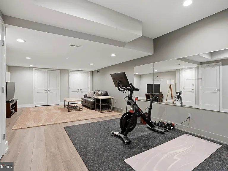 611 N Galloway St — Photo 31