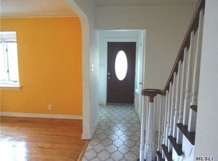 22007 Kingsbury Ave, Oakland Gardens, NY 11364