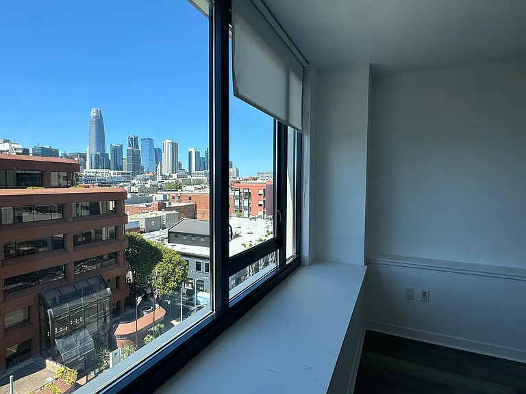 260 King St #809 — Photo 17