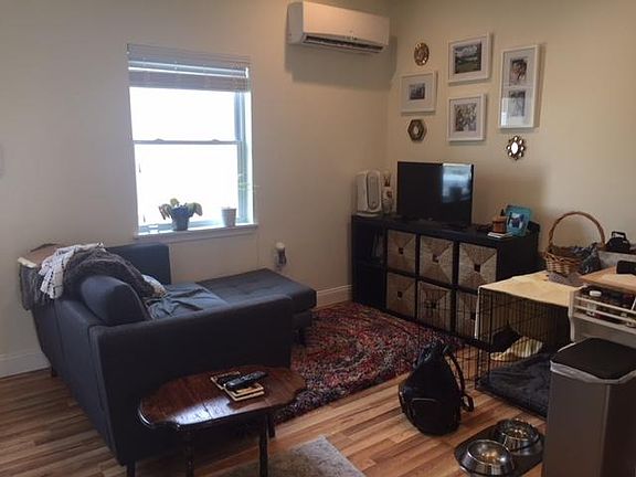 LIVING ROOM AREA