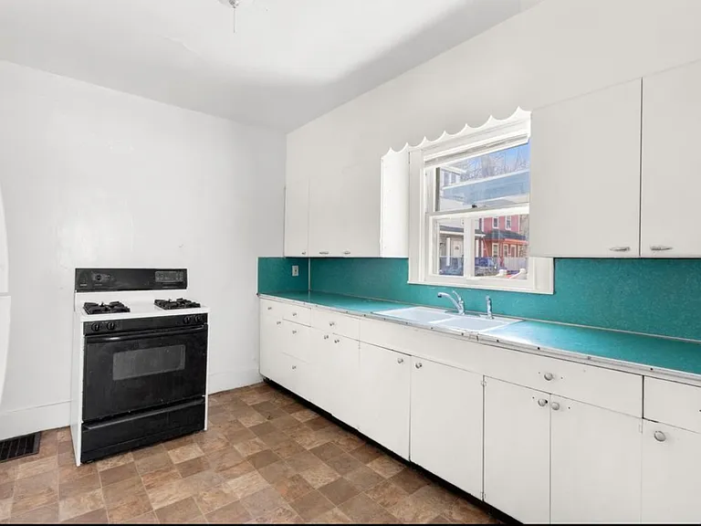 416 Bellevue Pl — Photo 9