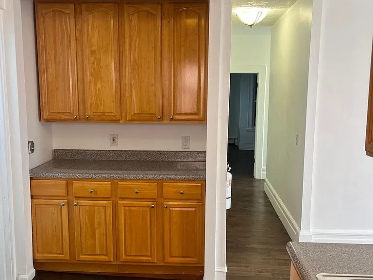 513 Bangs Ave — Photo 2