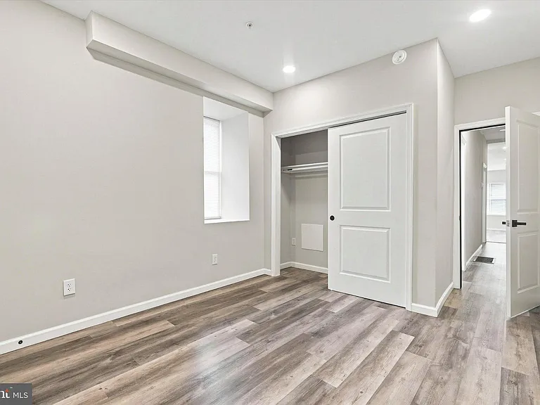 623 W Oxford St #1 — Photo 10
