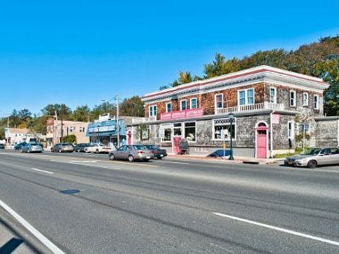 3rd image of 1038 New York Ave