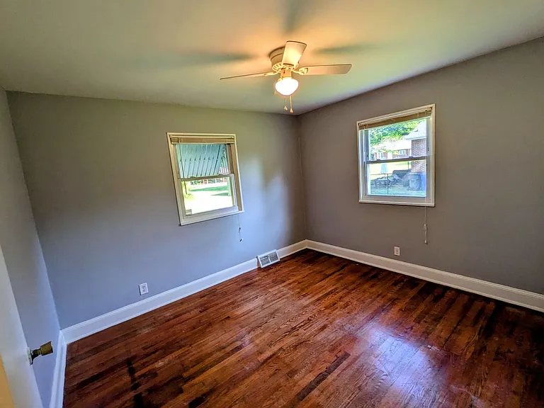 605 Oakhurst St — Photo 9