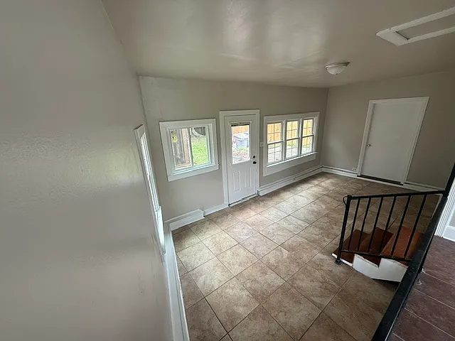 627 Rolfe St — Photo 5