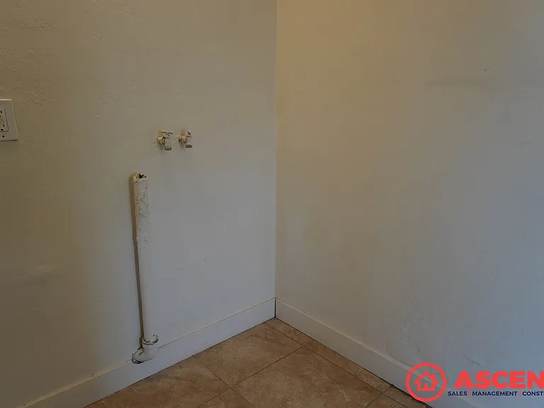 1007 Castaic Ave — Photo 10