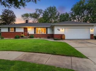 25 Saint Charles Pl, Little Chute, WI 54140