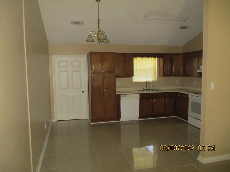 120B Augusta Ct — Photo 3