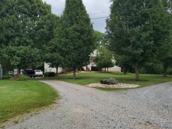 132 Goodman Ln, Gretna, VA 24557