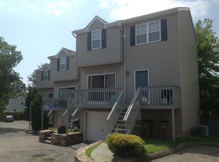 667 Cove Rd APT 3, Stamford, CT 06902