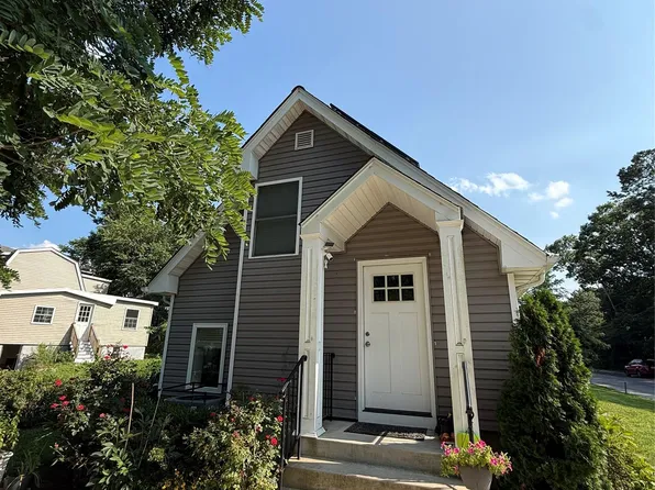 16 Oak Avenue, Riverhead, NY 11901
