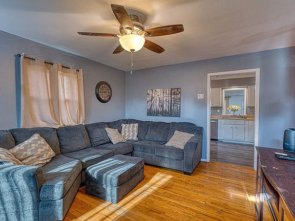 3rd image of 1512 N Saint James Blvd