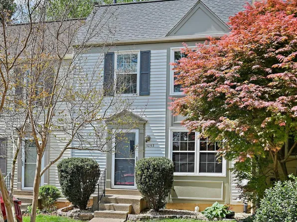 3053 Braxton Wood Ct, Fairfax, VA 22031