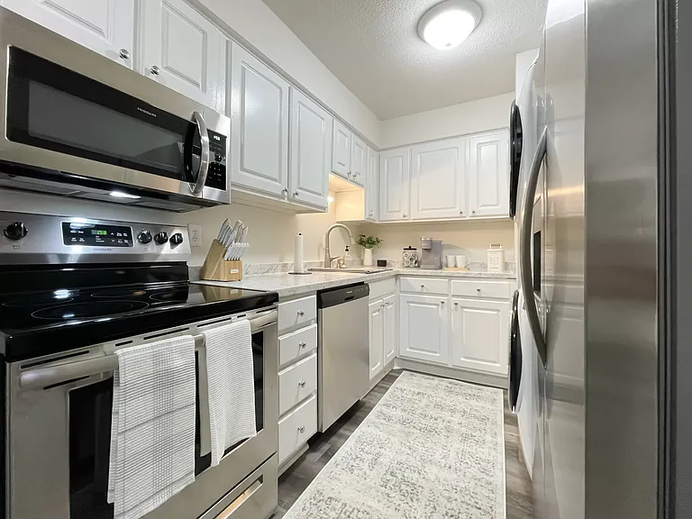 Eastbrook & Village Green Apartments — Photo 9