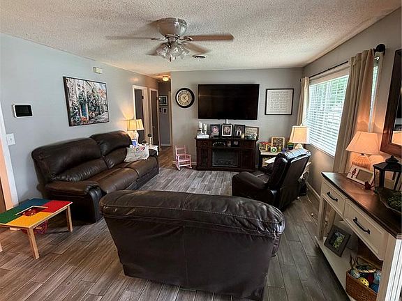 4th image of 160 Saint Elizabeth Ln