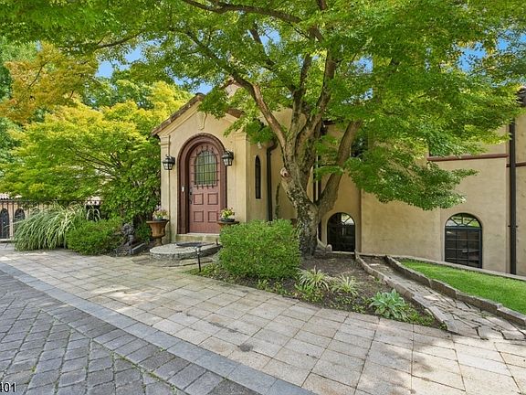 4th image of 50 Rock Spring Rd
