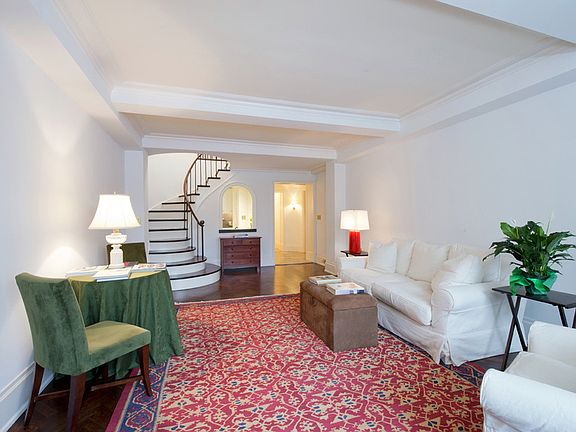 4th image of 3 E 69th St #910B