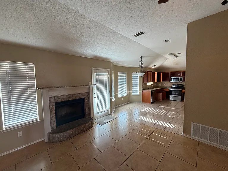 2207 Waterfall Dr — Photo 7