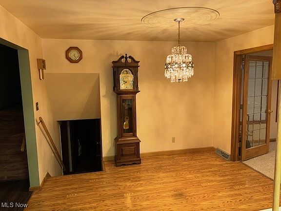 5th image of 445 Bonnie Brae Ave