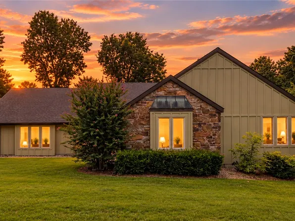 2 Ettington Dr, Bella Vista, AR 72714
