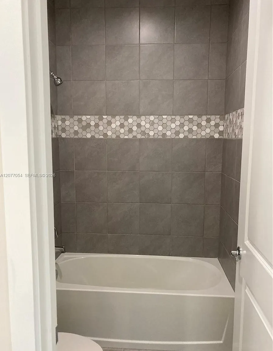4 bed, 3.5 bath, $3,200 — Photo 3