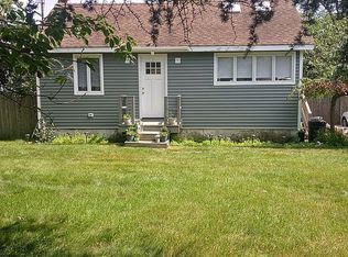 4 Laurel Rd W, Mastic Beach, NY 11951