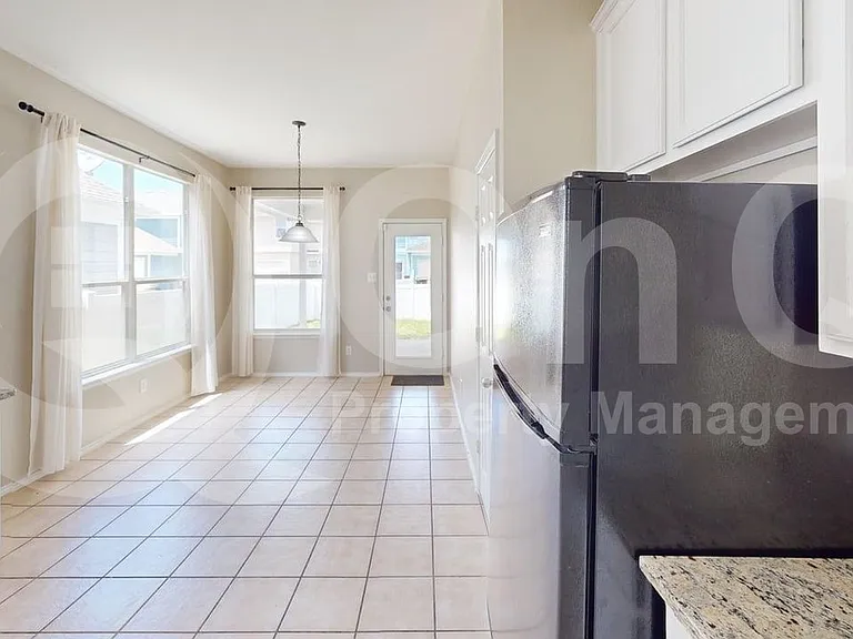 10301 Waterbury Dr — Photo 5
