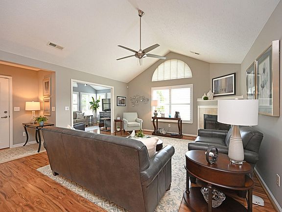 5th image of 9102 Royal Oak Ln