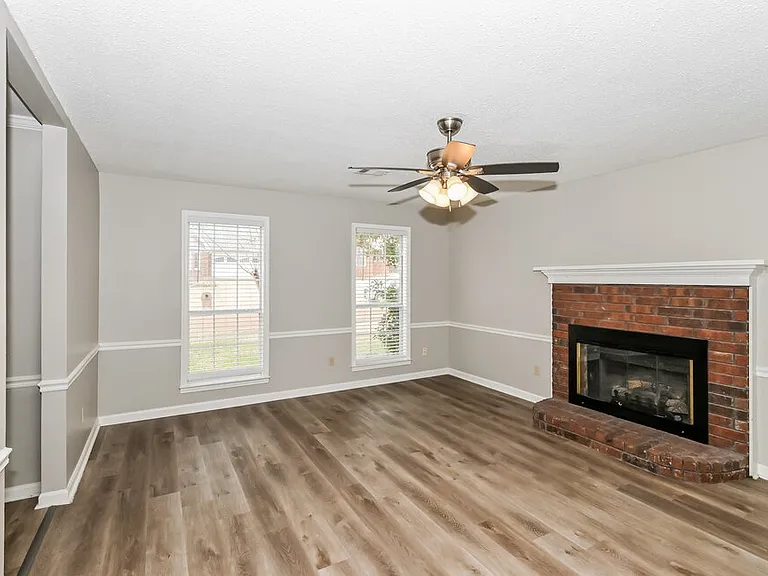 2236 Oak Hollow Ln — Photo 4