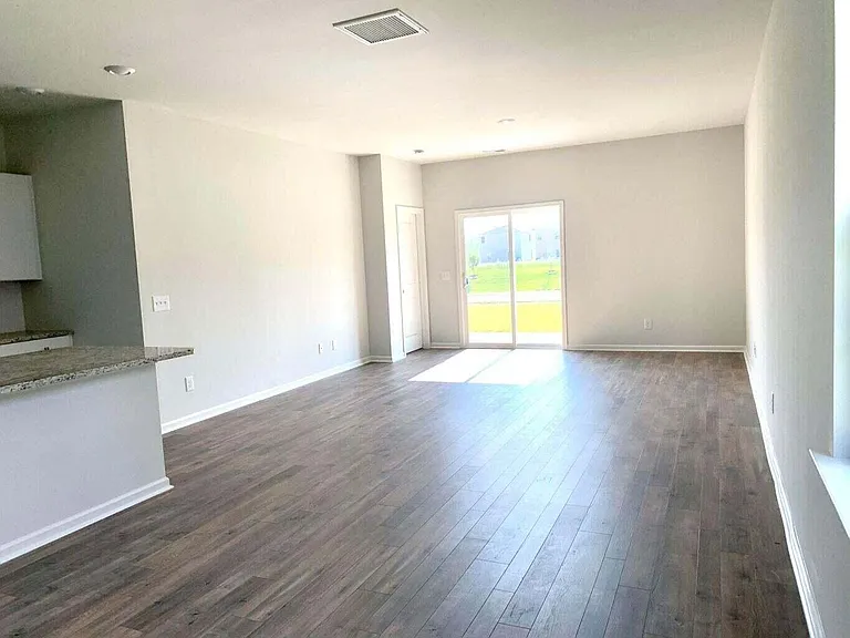351 Matuskovic Dr — Photo 4