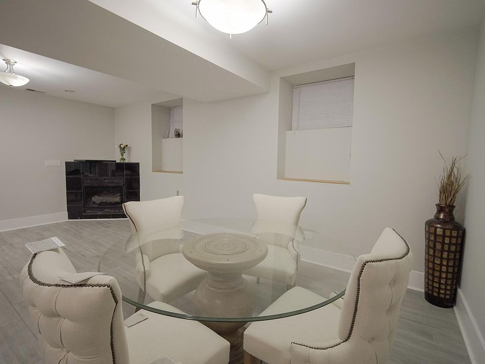 2nd image of 935 W Agatite Ave #Gdn