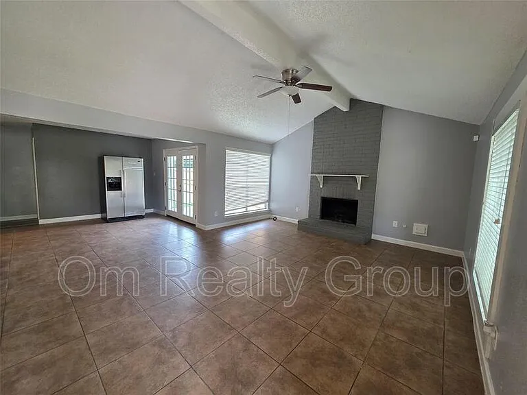1115 Rock Canyon Dr — Photo 3
