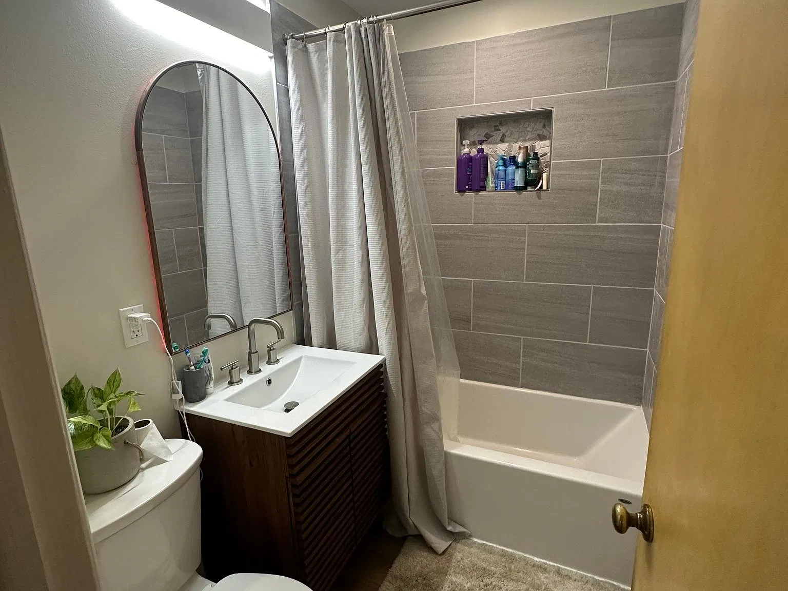 3 bed, 1.5 bath, 1801 sqft, $1,675 — Photo 2