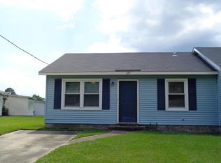 121 Stallion Dr, Jacksonville, NC 28540