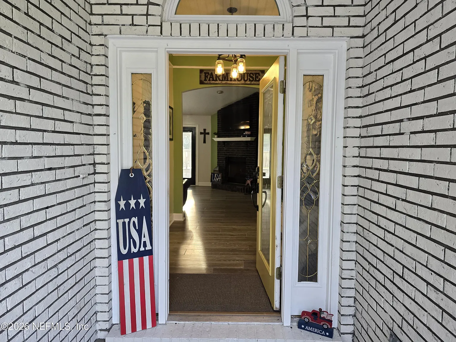 3 bed, 2.0 bath, 1874 sqft, $2,975 — Photo 3